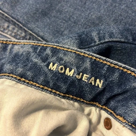 American Eagle MOM Jeans - Picture 6 of 7